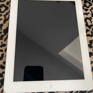 Apple iPad A1416 white preowned great condition